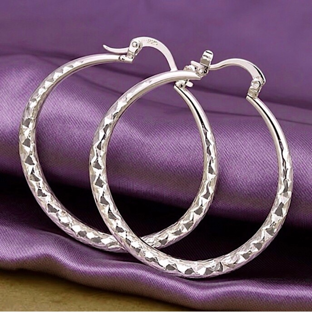 NEW SILVER TEXTURED ROUND BEVELED HOOP EARRINGS
